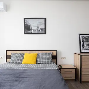 https://069-apartment-near-airport-in-a-new-building.hotels-of-kiev.com